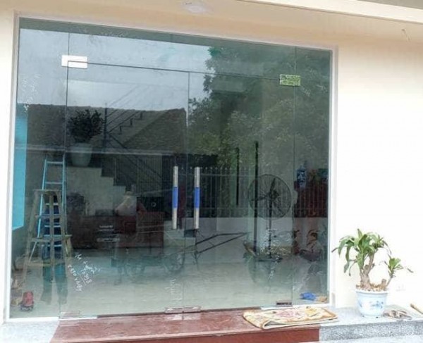 cửa kính cường lực 04