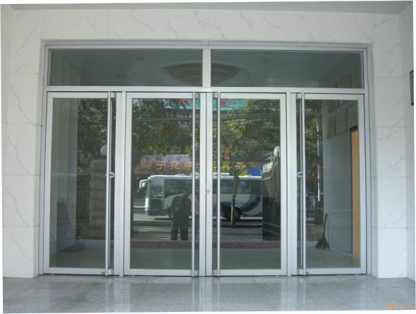 Cửa kính bản lớn