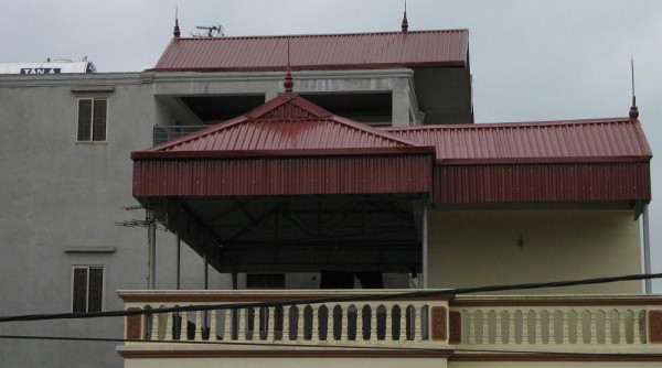 Mái tôn màu đỏ 